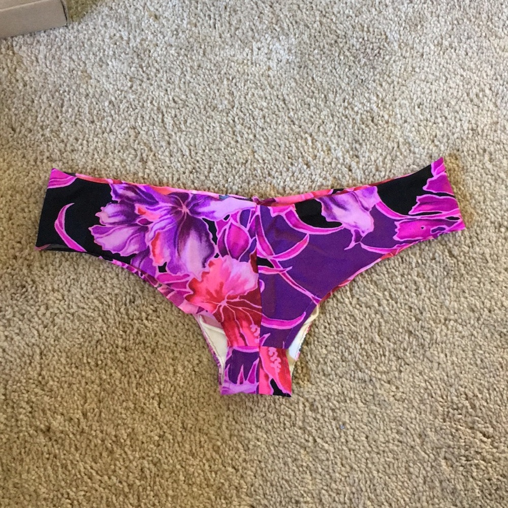 Cheeky bikini bottom